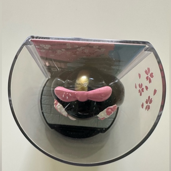 Solar Powered Maiko-Chan Bobble Head Figure Pink Kimono Cherry Blossoms Japan - Picture 5 of 5